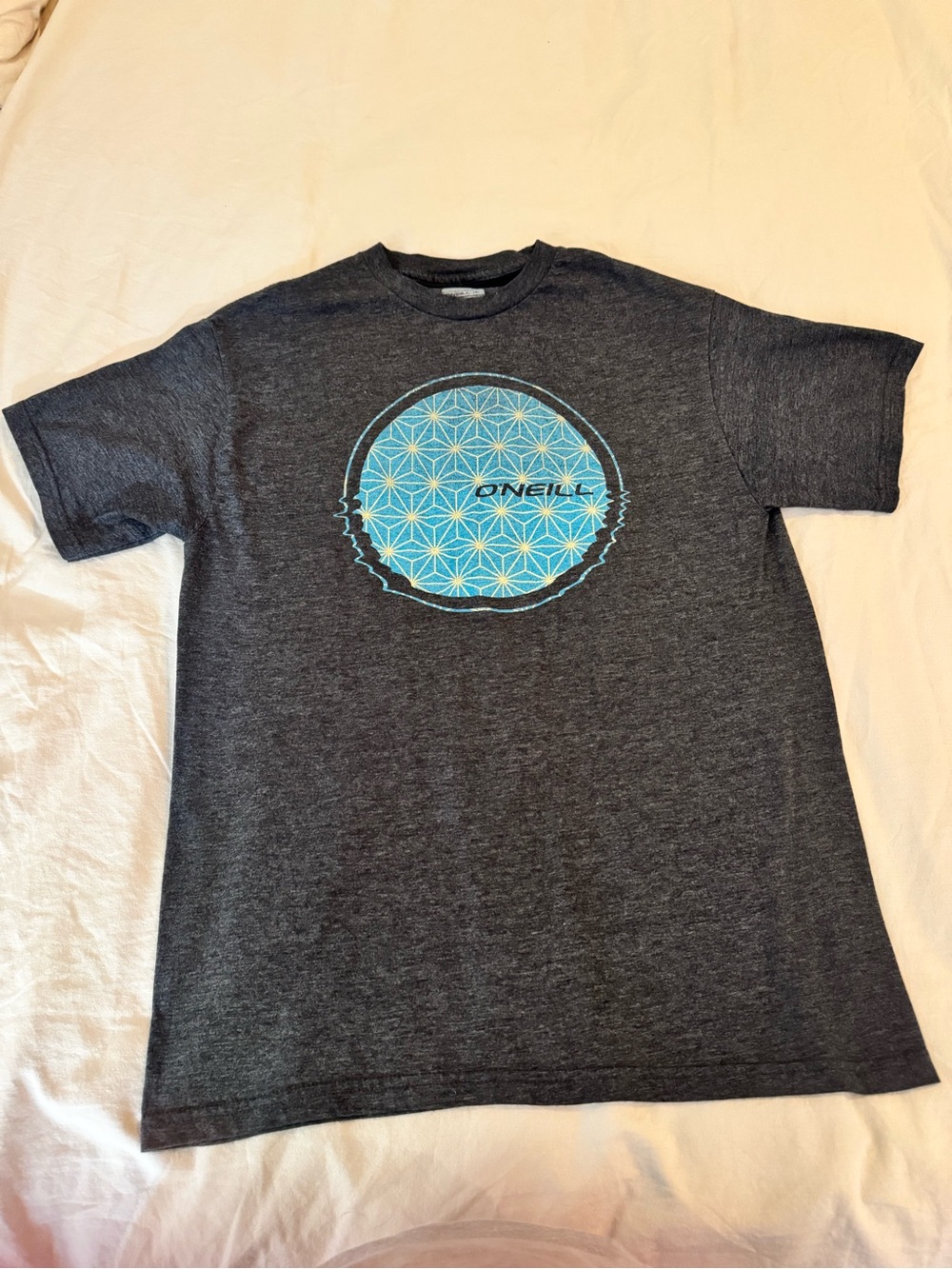 O'Neill Men's Charcoal Tee with Teal Geometric Medallion